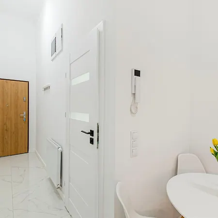 Loft Center Apartments- Parking, Wifi, 24h Check-in
