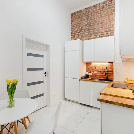 Loft Center Apartments- Parking, Wifi, 24h Check-in *