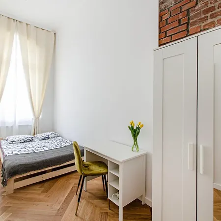 Loft Center Apartments- Parking, Wifi, 24h Check-in *