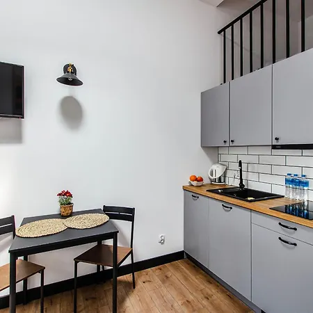 Loft Center Apartments- Parking, Wifi, 24h Check-in