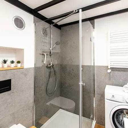 Loft Center Apartments- Parking, Wifi, 24h Check-in *