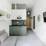 Loft Center Apartments- Parking, Wifi, 24h Check-in *