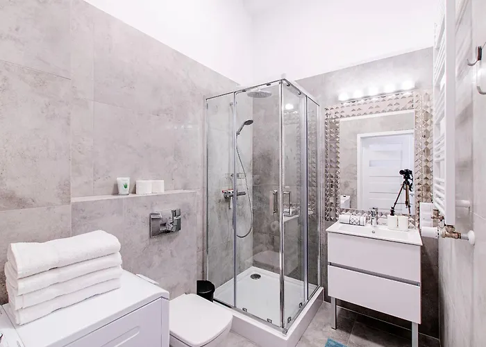 Loft Center Apartments- Parking, Wifi, 24h Check-in