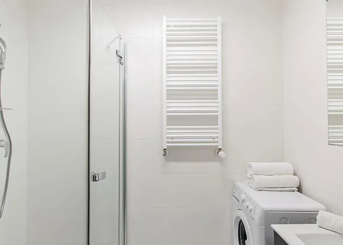 Loft Center Apartments- Parking, Wifi, 24h Check-in